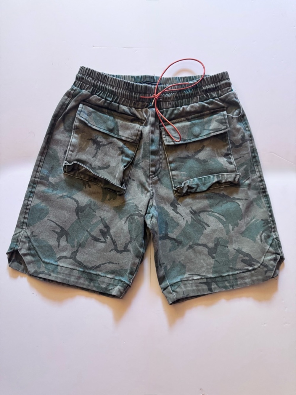 Forever 21 Men’s Camo Cargo Shorts in Green Size S in EUC